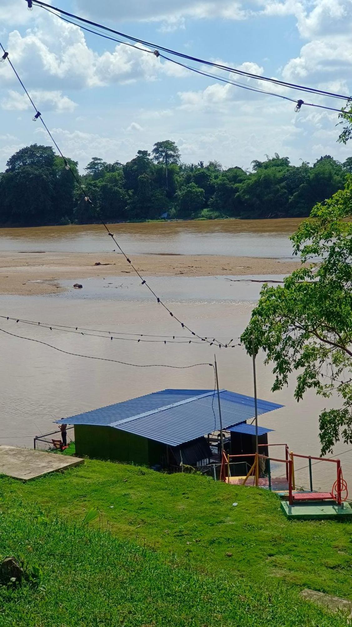 Botel Rumah Rakit Bangau Parit